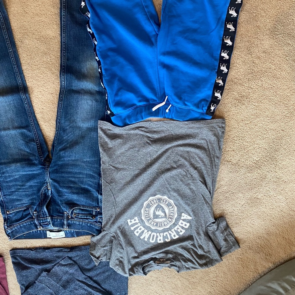*SOLD* Boys Abercrombie bundle size 11/12 - Picture 3 of 3